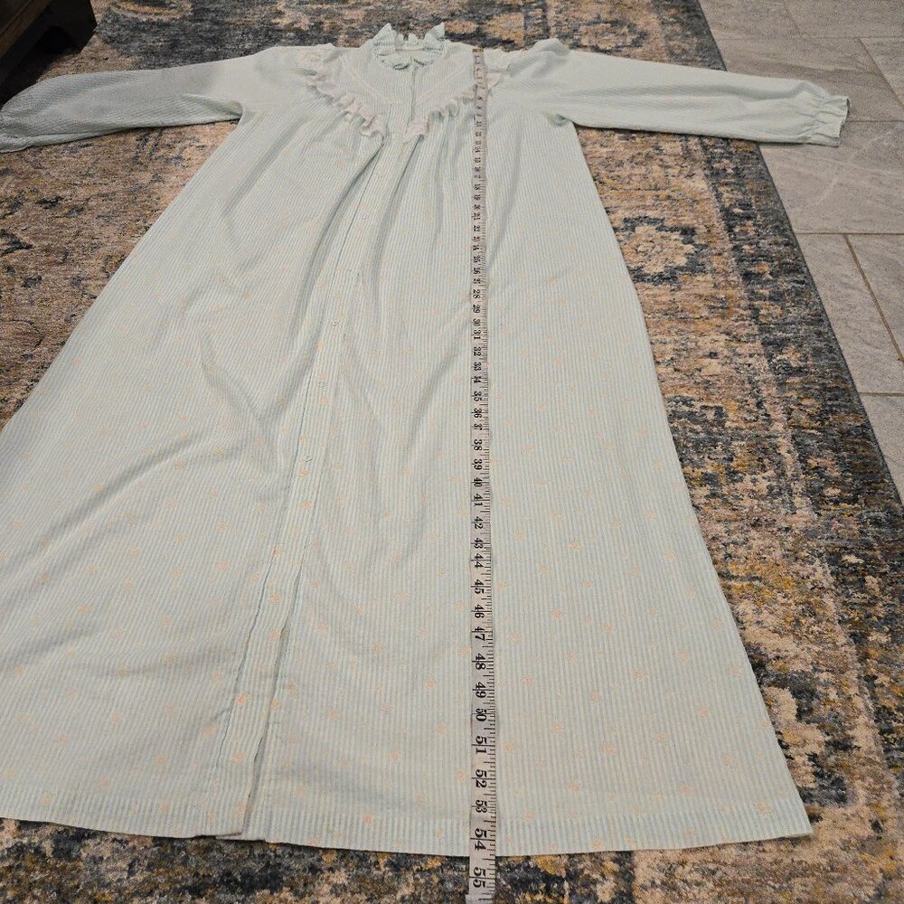 Vintage 80's Ruffles and Lace Lounge Housecoat - Picture 12 of 12